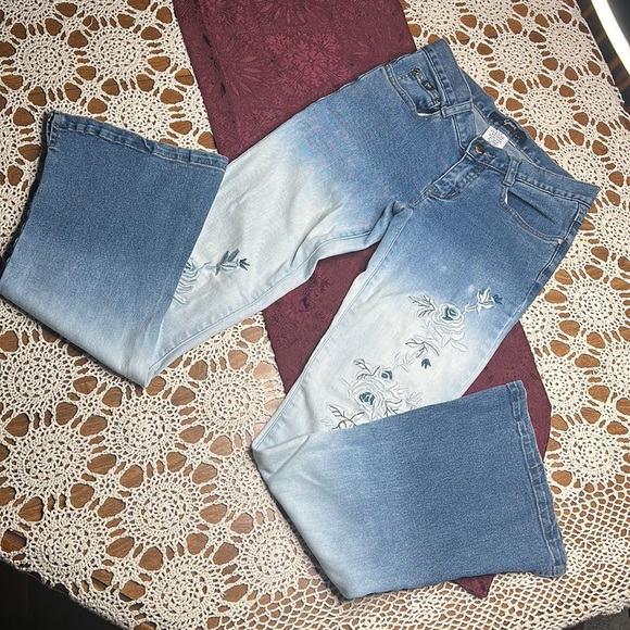 Yagi skinny bell bottom jeans 2 tone denim with floral embroidery size 3 junior - Picture 1 of 14